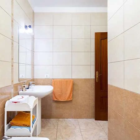 Home2book Warm Family דירה